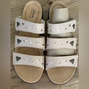 Clarks Women's Laurieann Nora Leather Adjustable Slides, Sand, 12W, New In Box